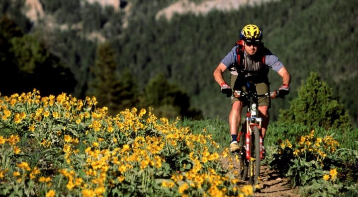 velosipedist_na_gornoy_tropinke_1024