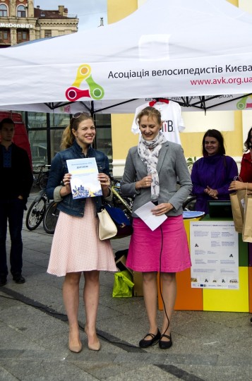 Компанія Prom.ua отримує диплом та призи
